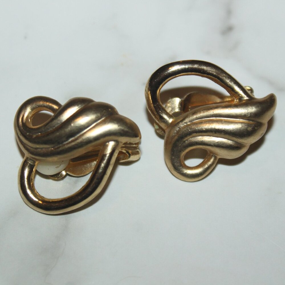 VINTAGE 1970 Clip On Earrings Gold Brass Art to Wear Retro Earrings Classic Work